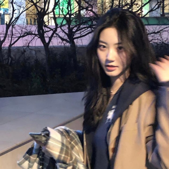 闪耀的她